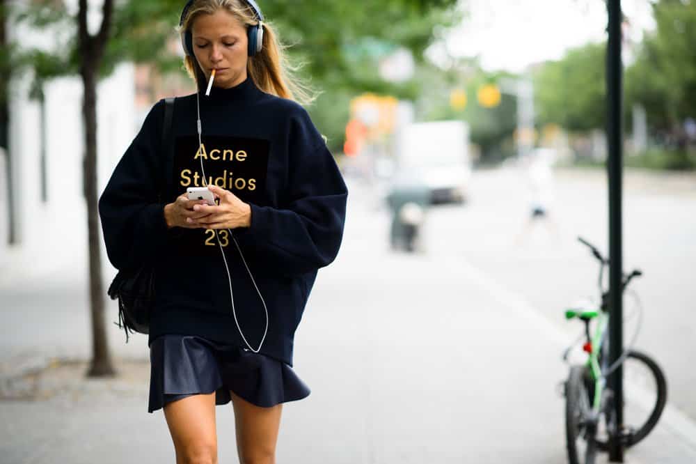 studded-hearts-NYFW-Spring-Summer-2015-shows-streetstyle-acne-jumper