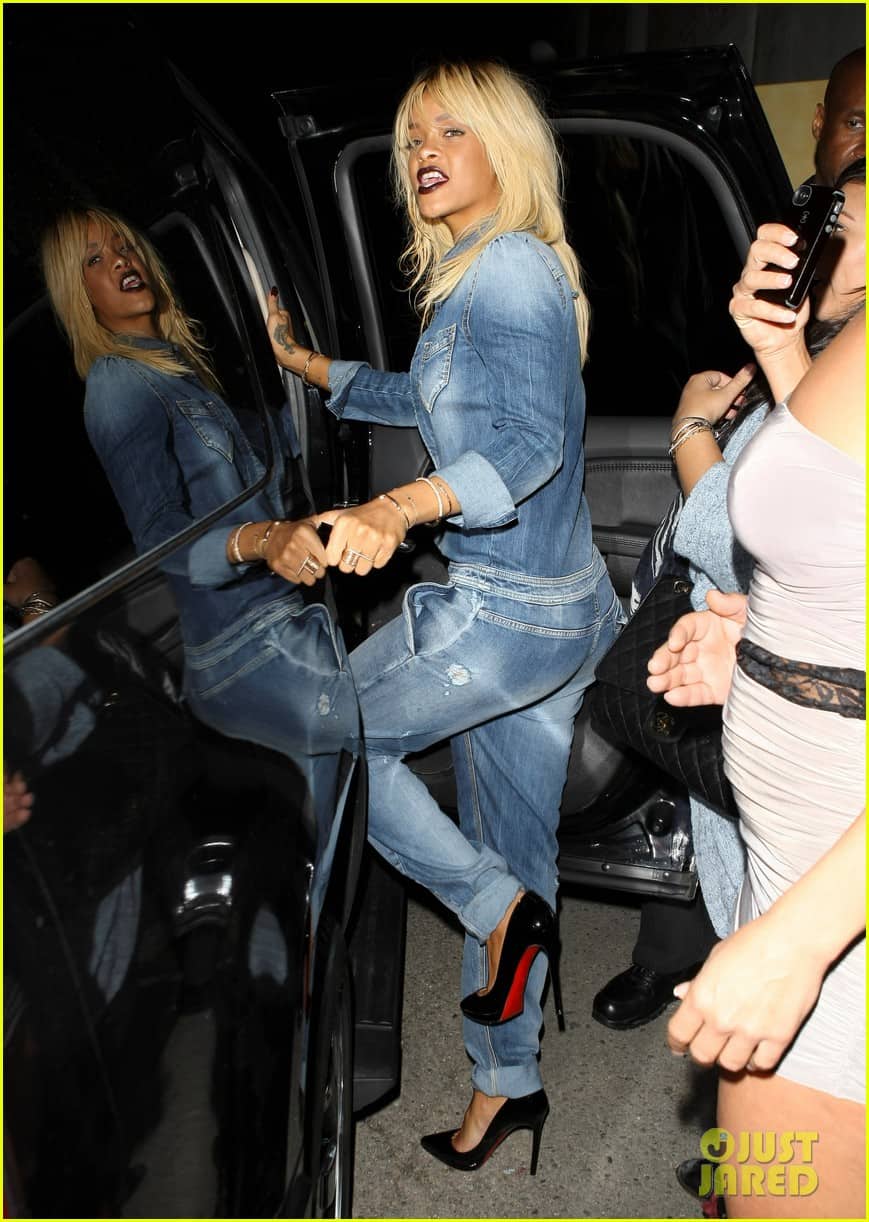 *Exclusive* Blonde Rihanna parties at Palms nightclub in Hollywood CA